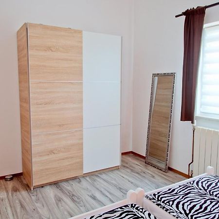 Ferienwohnung Apartmans Dina And Hana Radeki Polje 50 Loborika Exterior foto