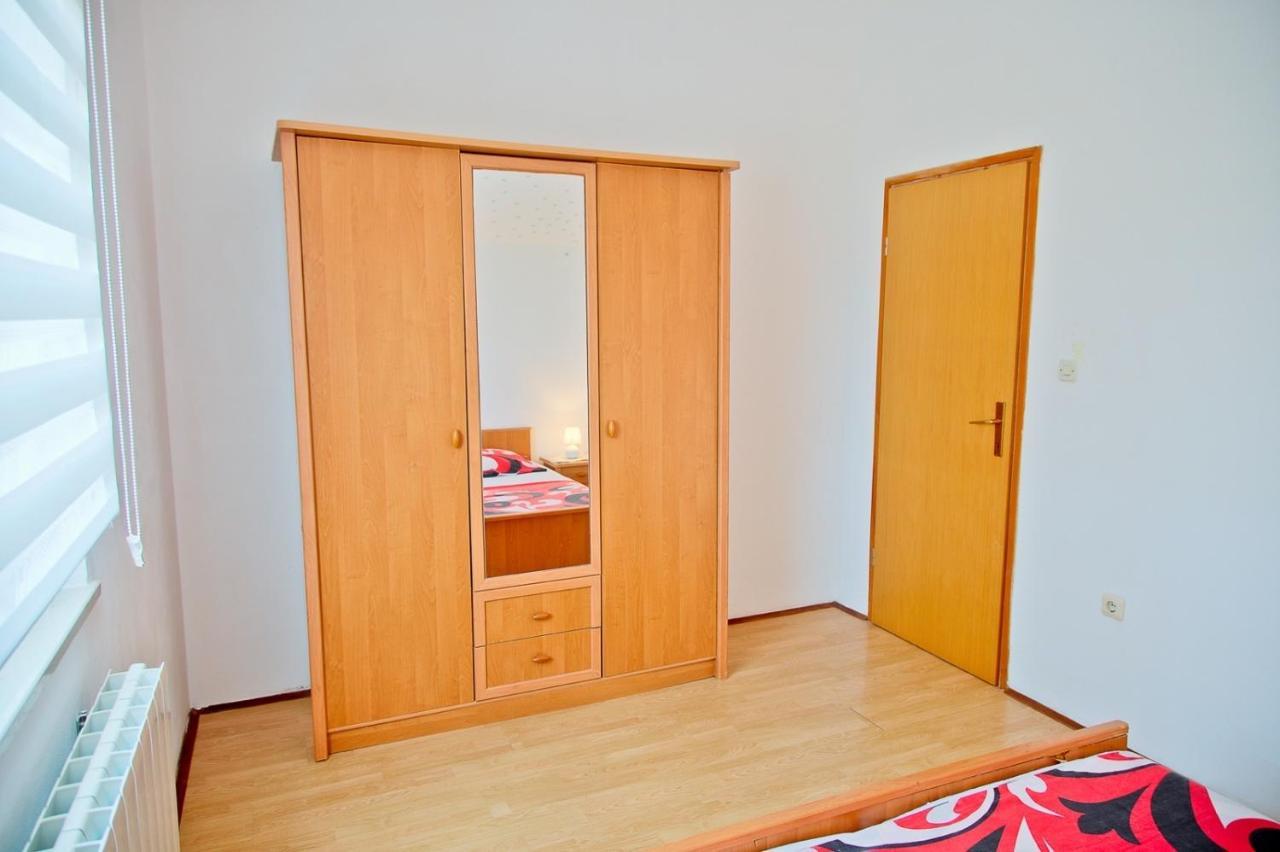 Ferienwohnung Apartmans Dina And Hana Radeki Polje 50 Loborika Exterior foto