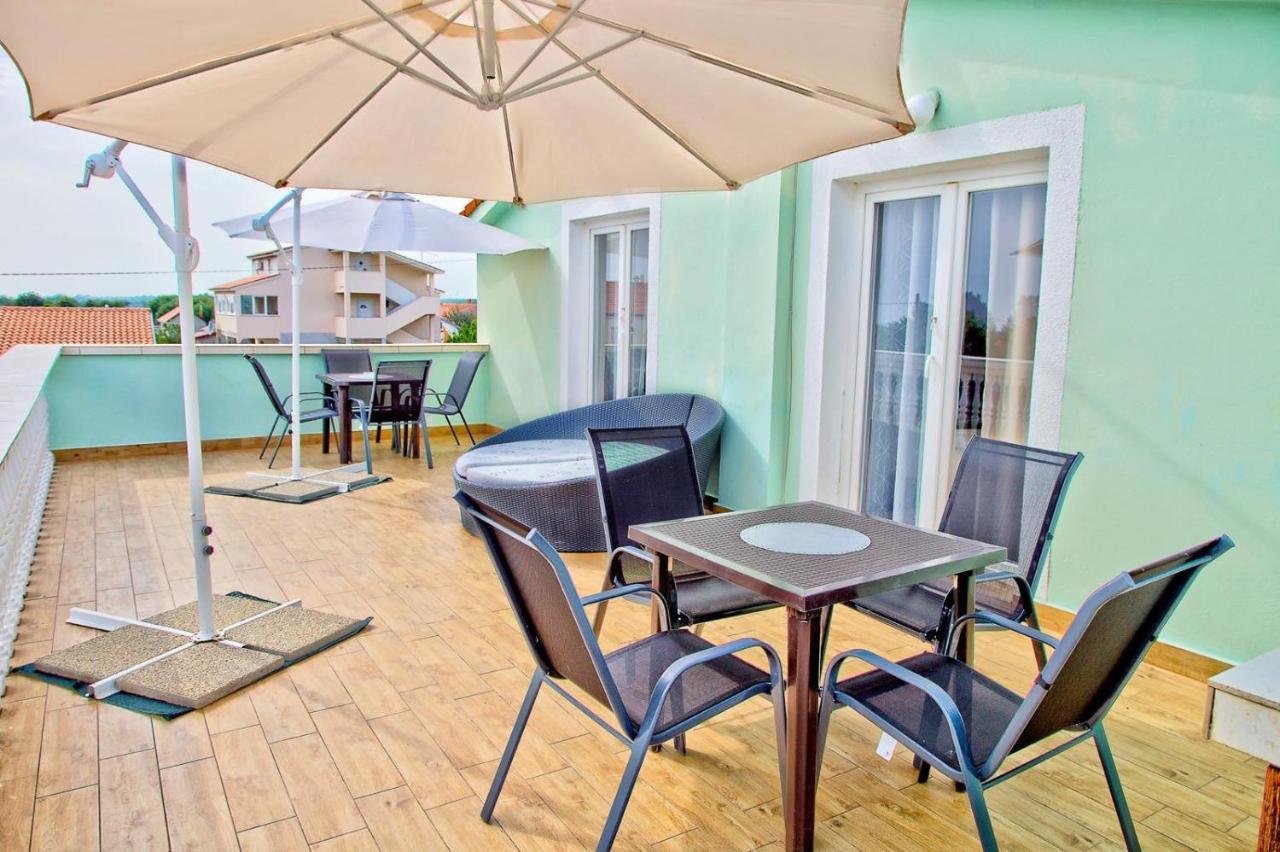 Ferienwohnung Apartmans Dina And Hana Radeki Polje 50 Loborika Exterior foto