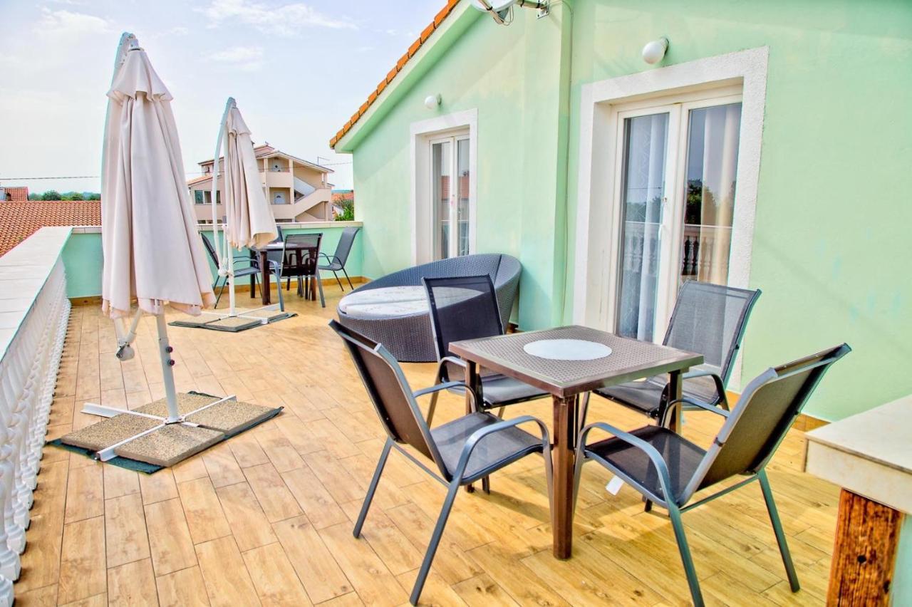 Ferienwohnung Apartmans Dina And Hana Radeki Polje 50 Loborika Exterior foto