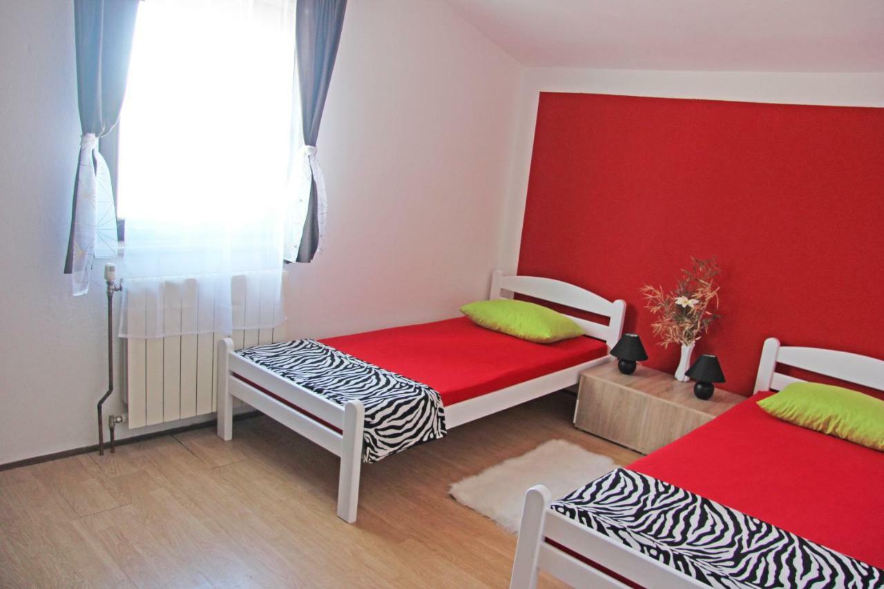 Ferienwohnung Apartmans Dina And Hana Radeki Polje 50 Loborika Exterior foto