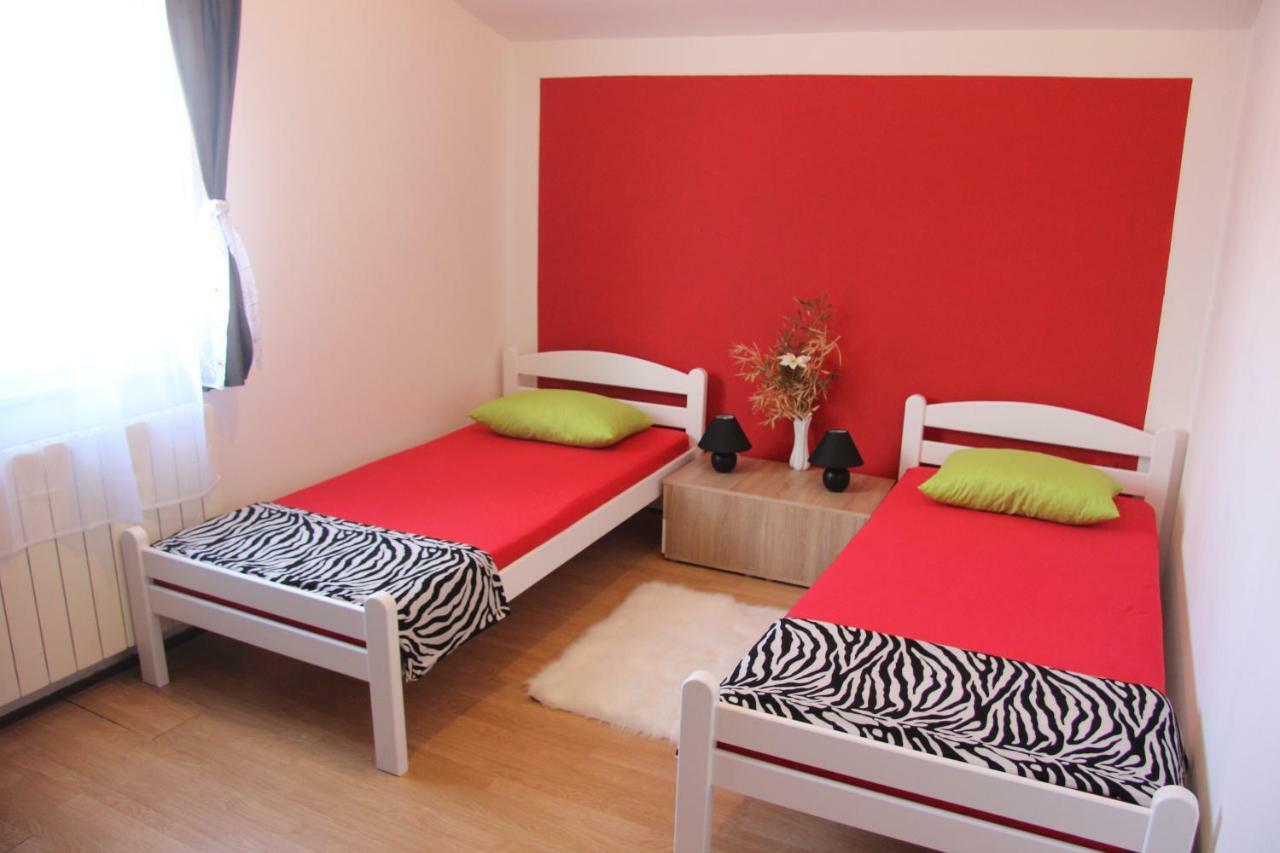 Ferienwohnung Apartmans Dina And Hana Radeki Polje 50 Loborika Exterior foto