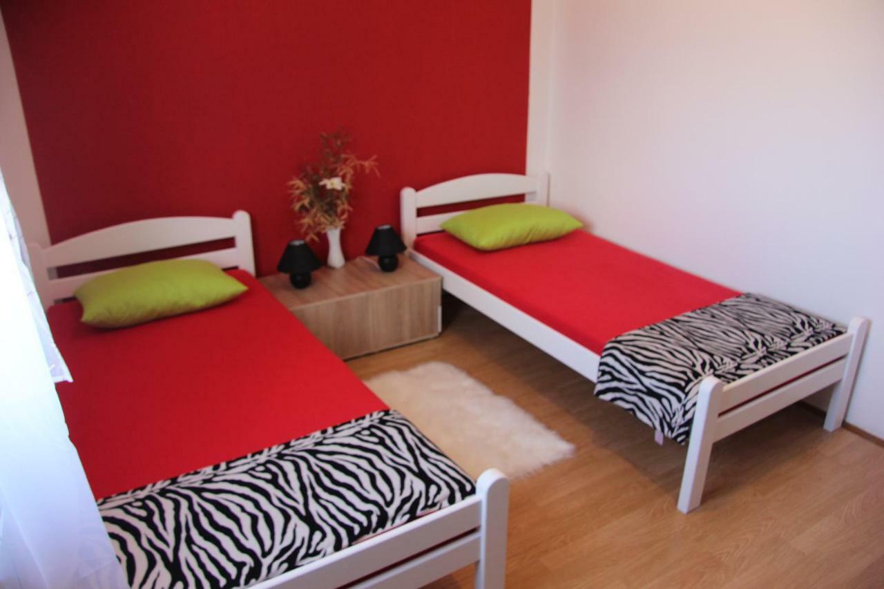 Ferienwohnung Apartmans Dina And Hana Radeki Polje 50 Loborika Exterior foto