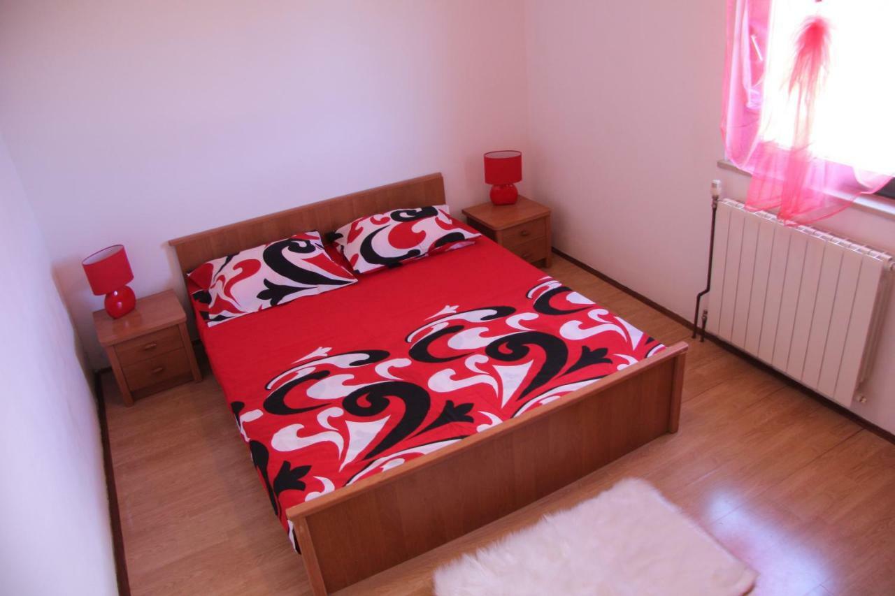 Ferienwohnung Apartmans Dina And Hana Radeki Polje 50 Loborika Exterior foto