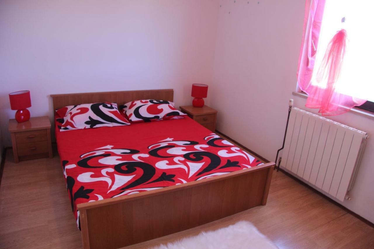 Ferienwohnung Apartmans Dina And Hana Radeki Polje 50 Loborika Exterior foto